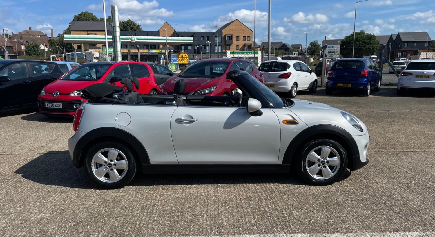 MINI Convertible Listing Image