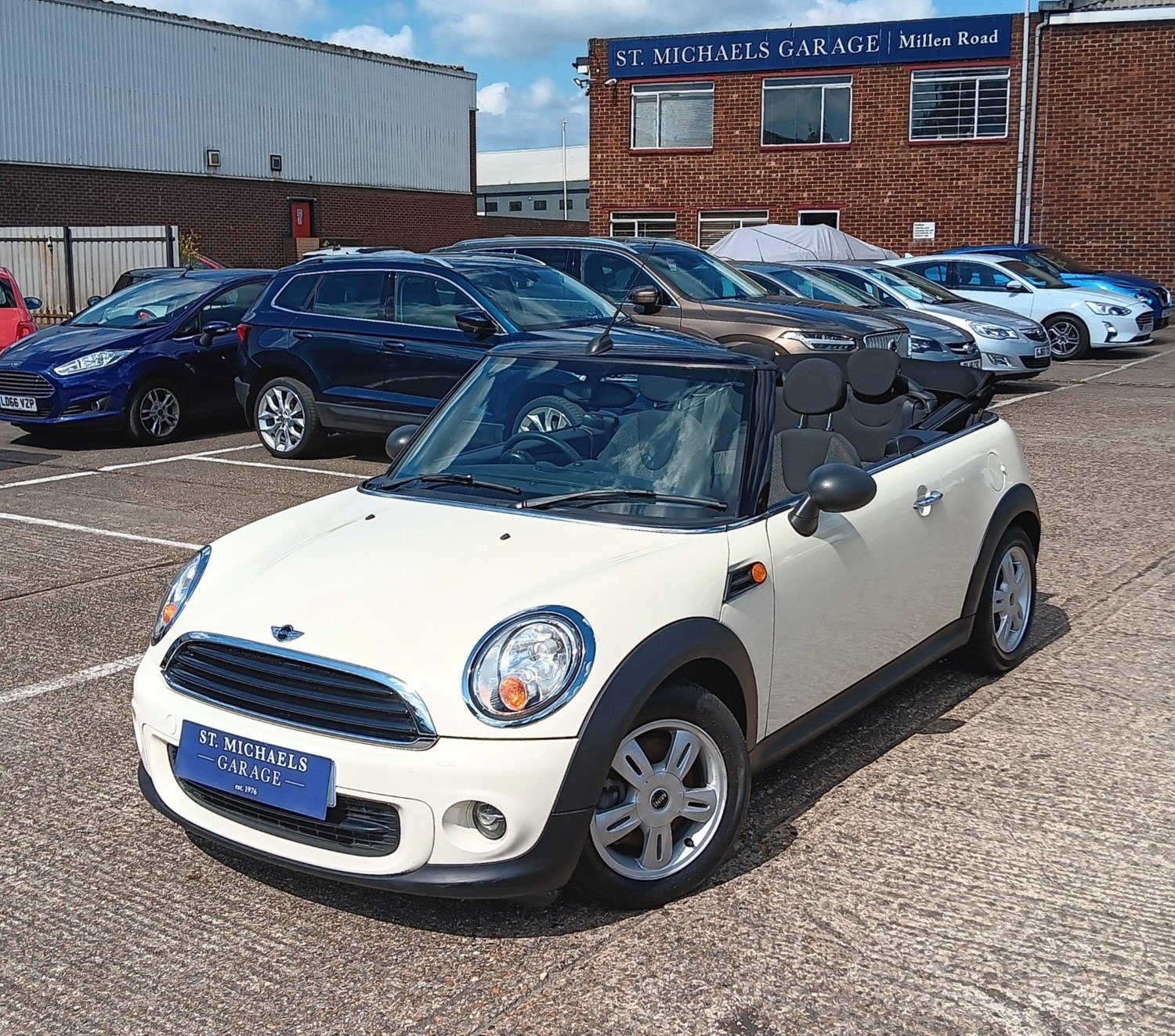 MINI Convertible Listing Image