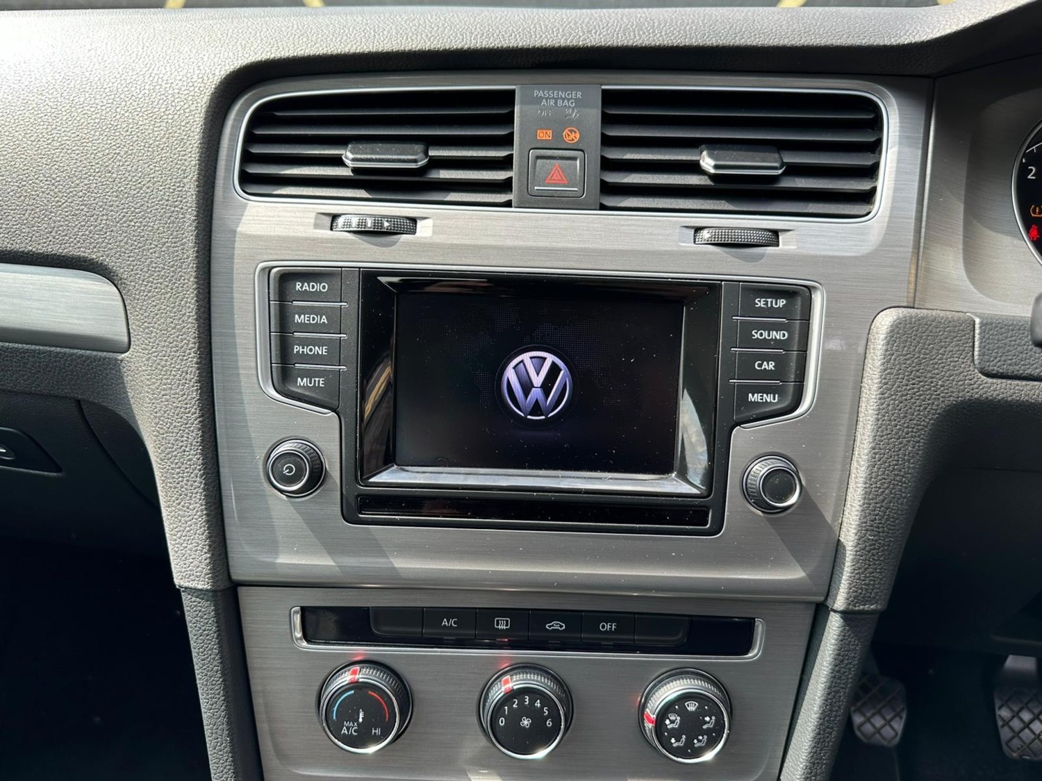 Volkswagen Golf Listing Image