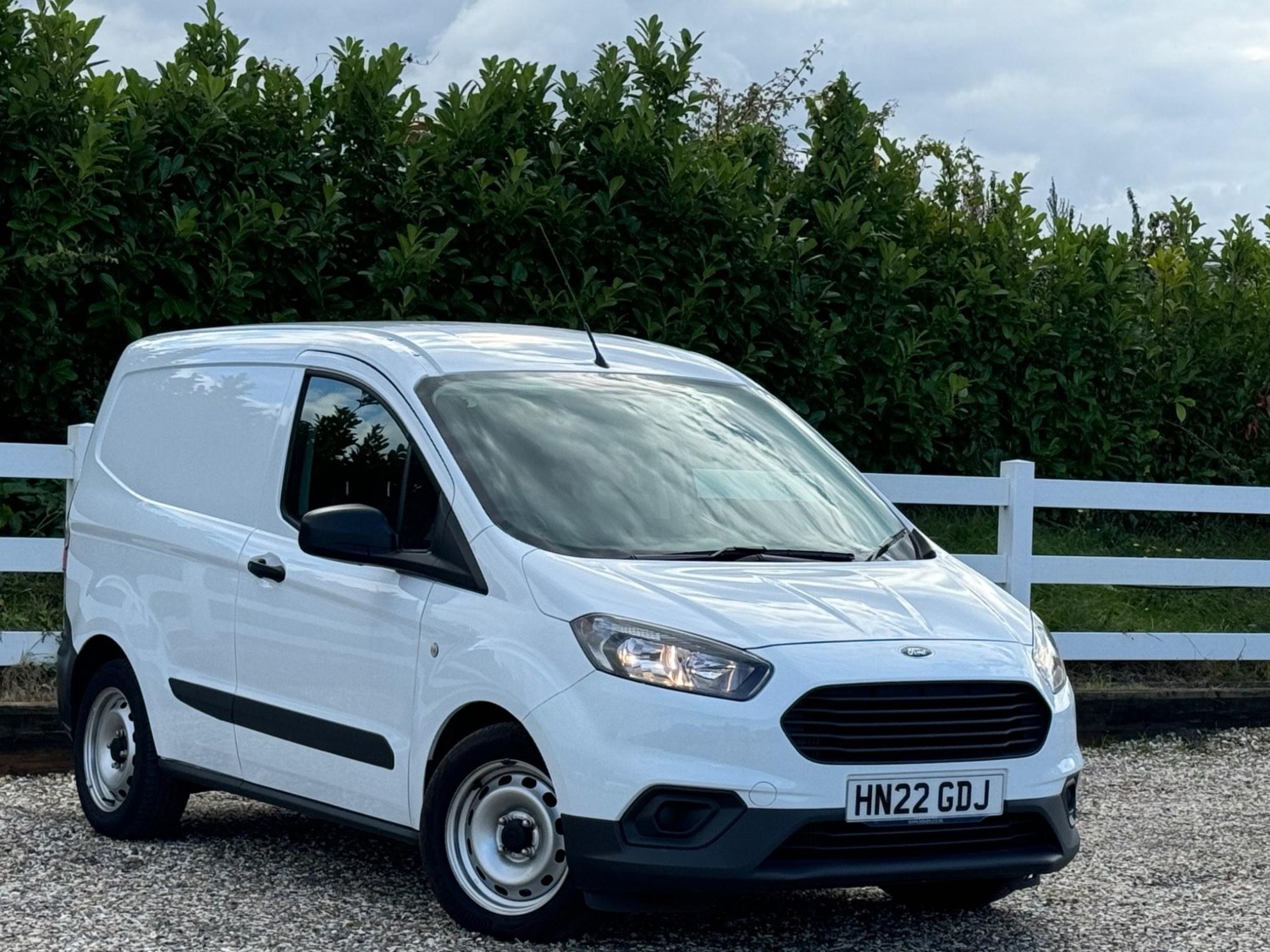 Ford Transit Courier Listing Image