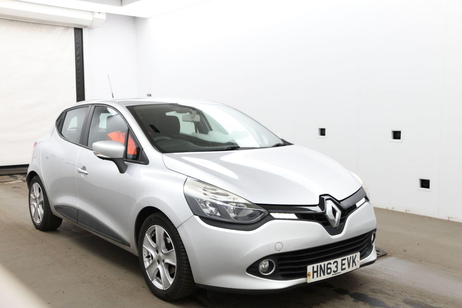 Renault Clio Listing Image