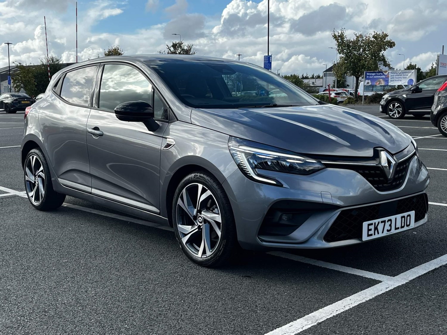 Renault Clio Listing Image