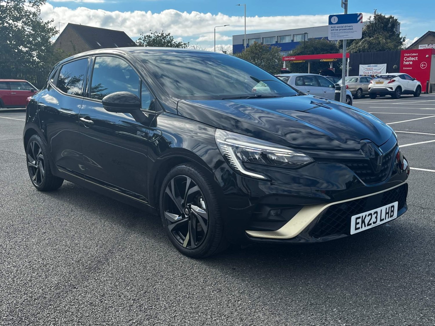 Renault Clio Listing Image