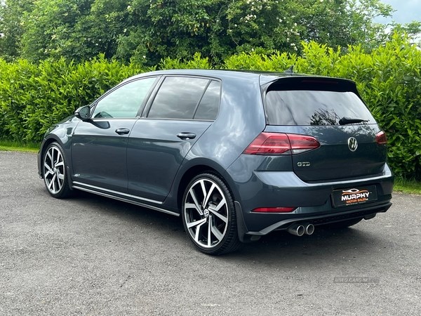 Volkswagen Golf Listing Image