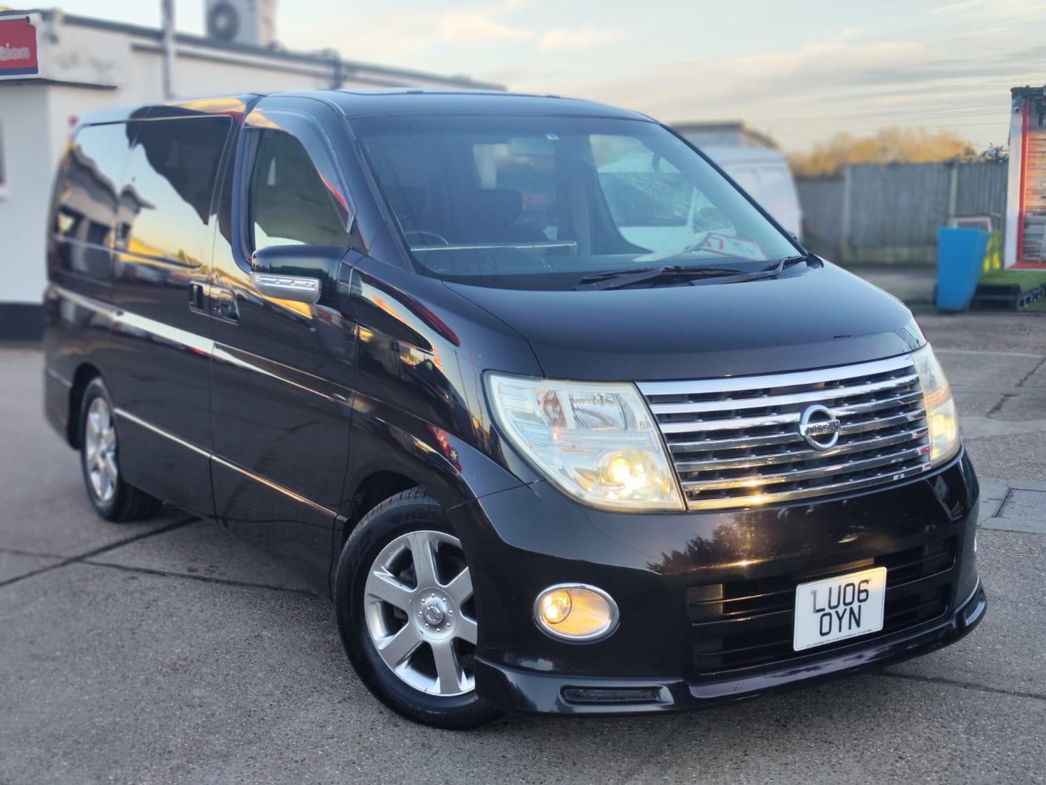 Nissan Elgrand Listing Image