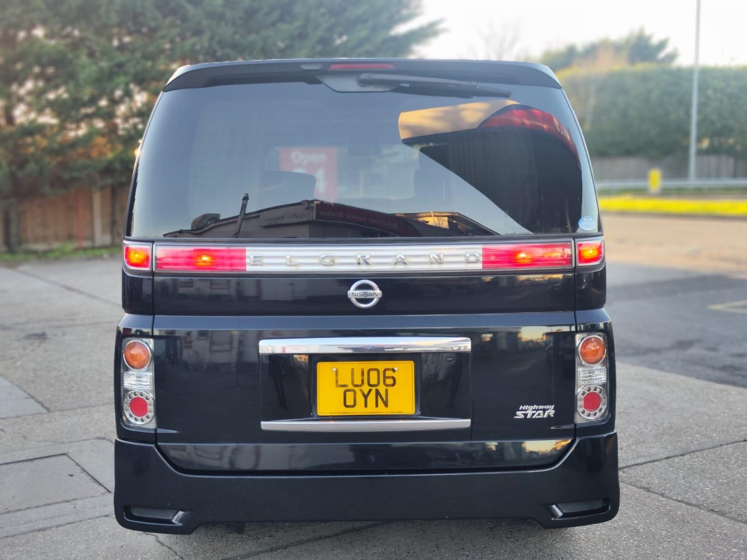 Nissan Elgrand Listing Image