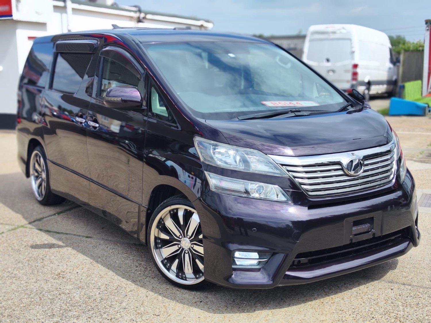 Toyota Vellfire Listing Image