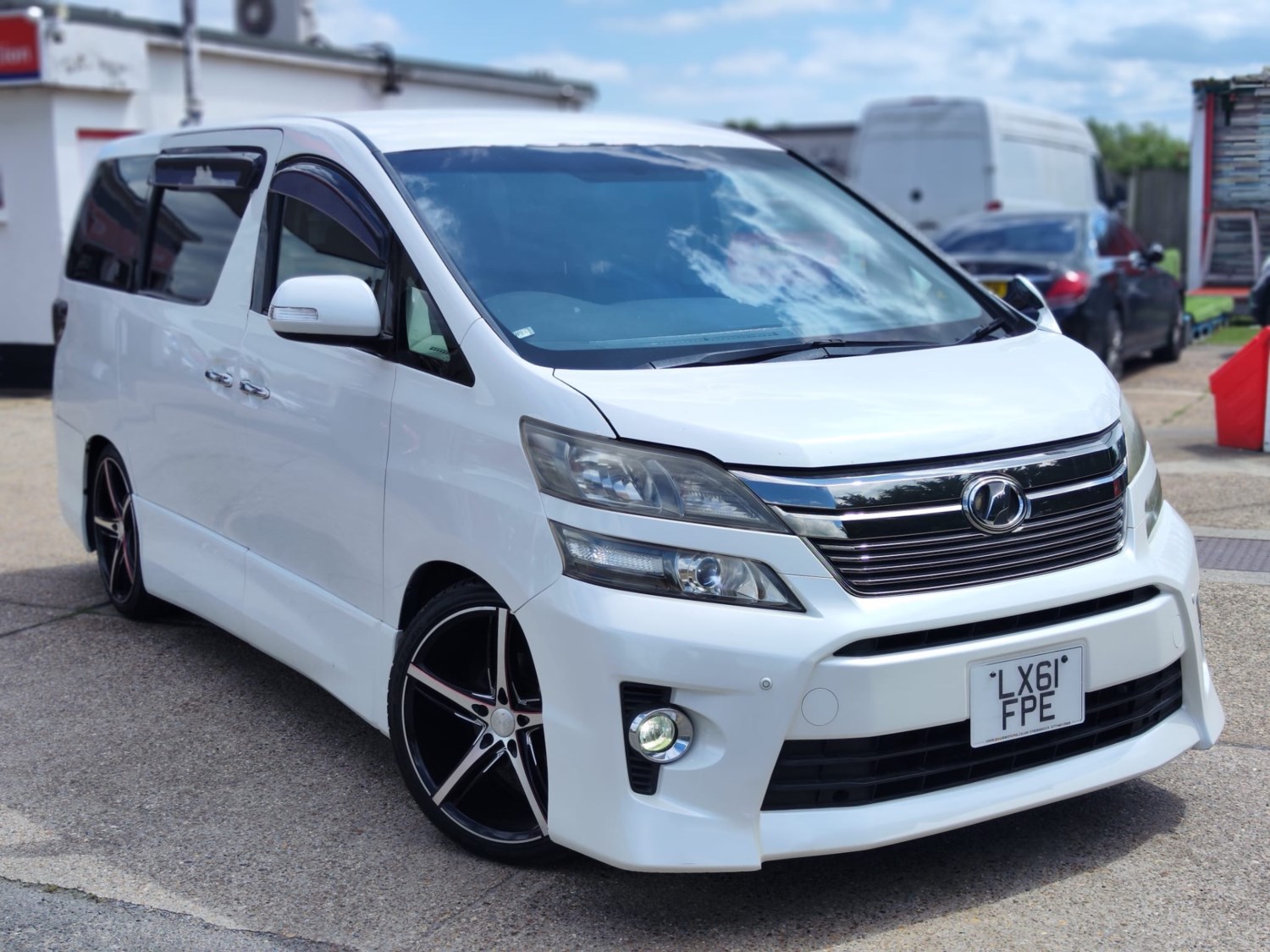 Toyota Vellfire Listing Image