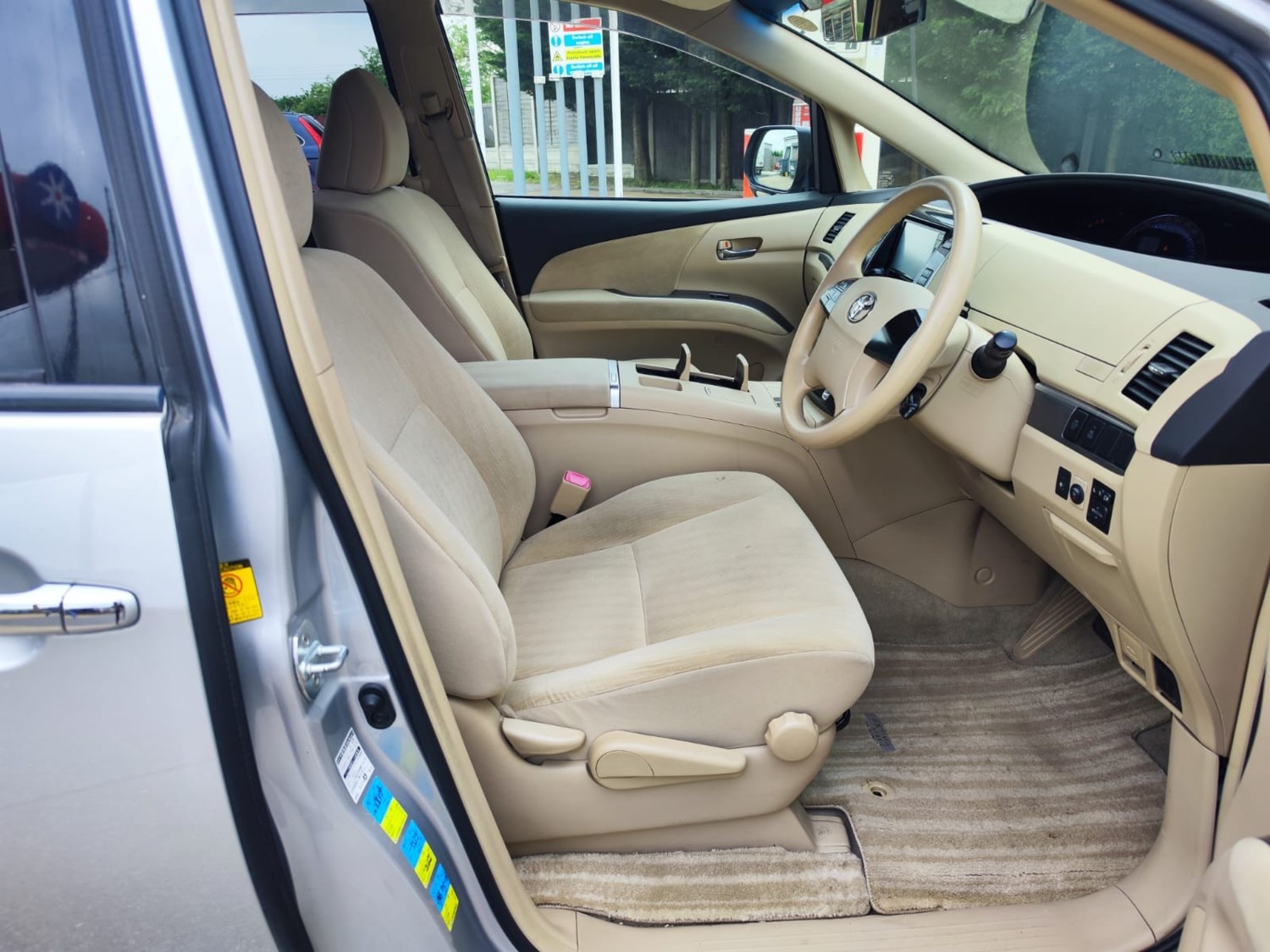 Toyota Estima Listing Image