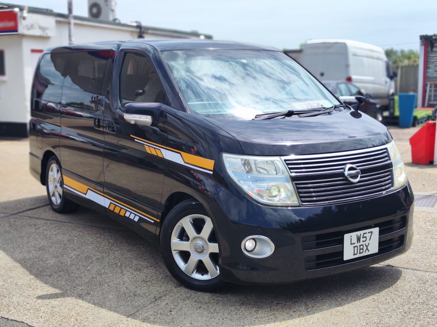 Nissan Elgrand Listing Image