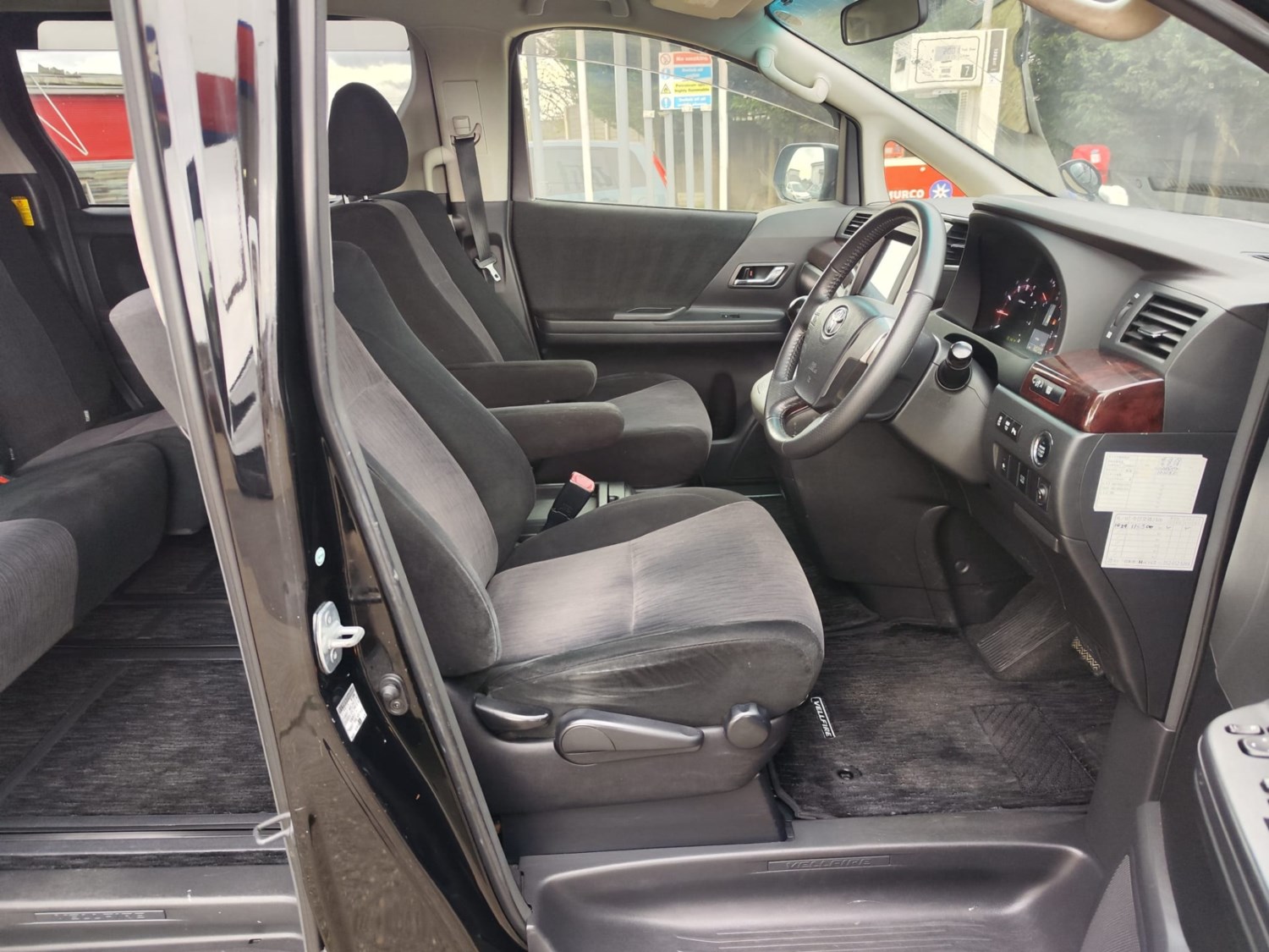 Toyota Vellfire Listing Image