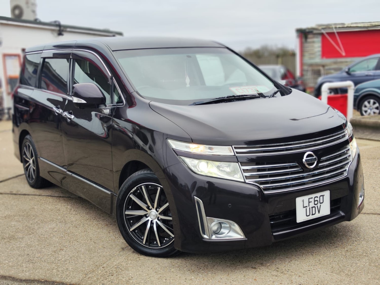 Nissan Elgrand Listing Image