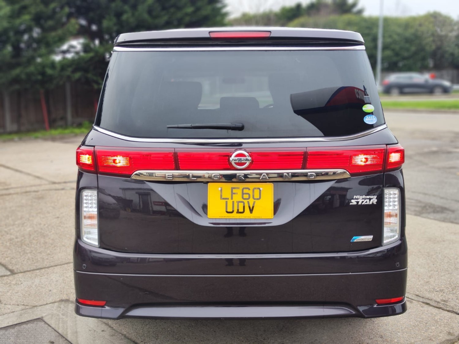 Nissan Elgrand Listing Image