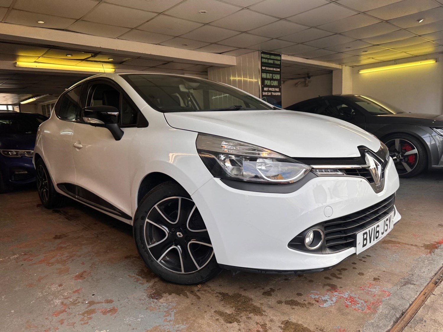 Renault Clio Listing Image