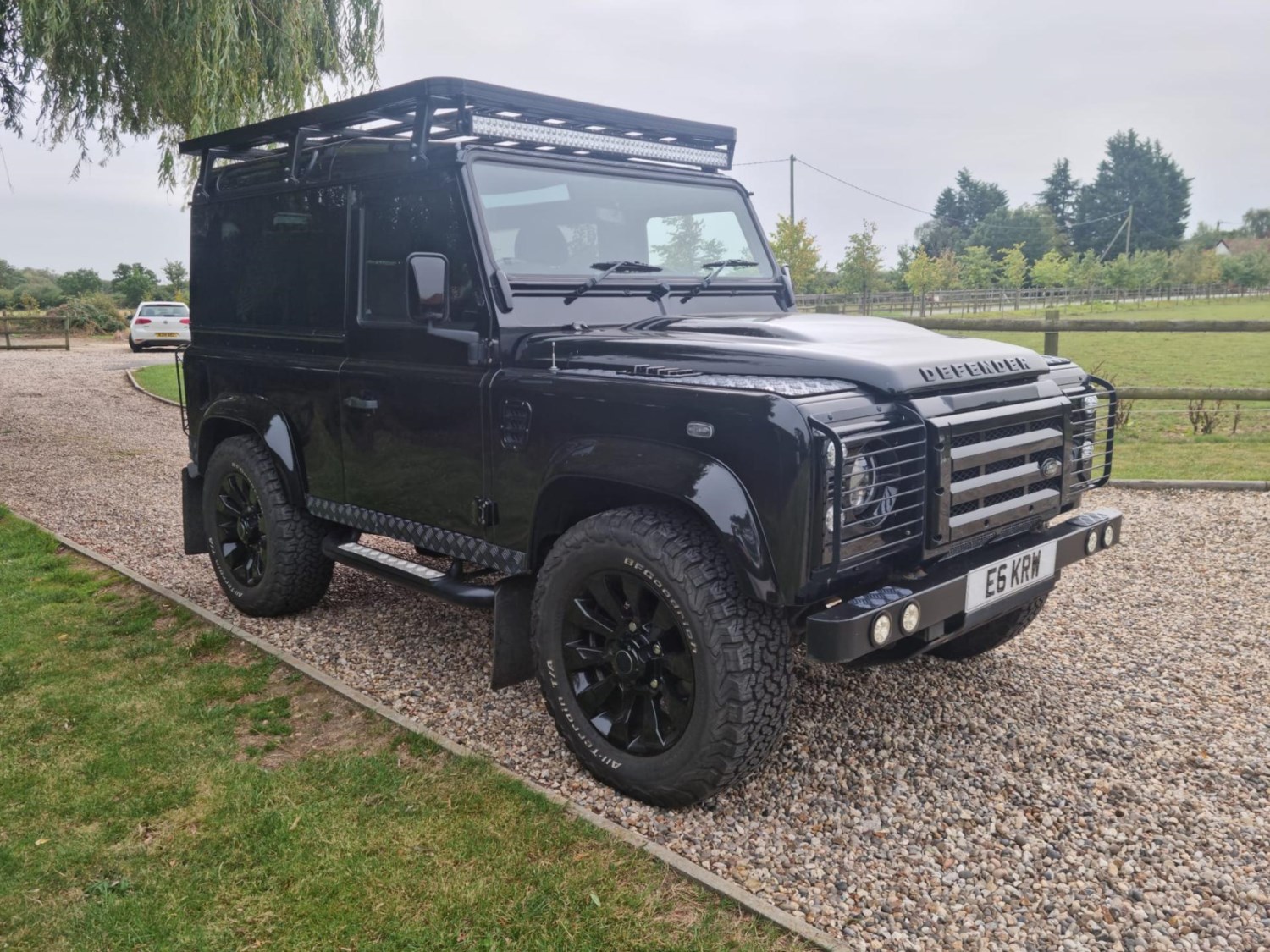 Land Rover Defender Listing Image