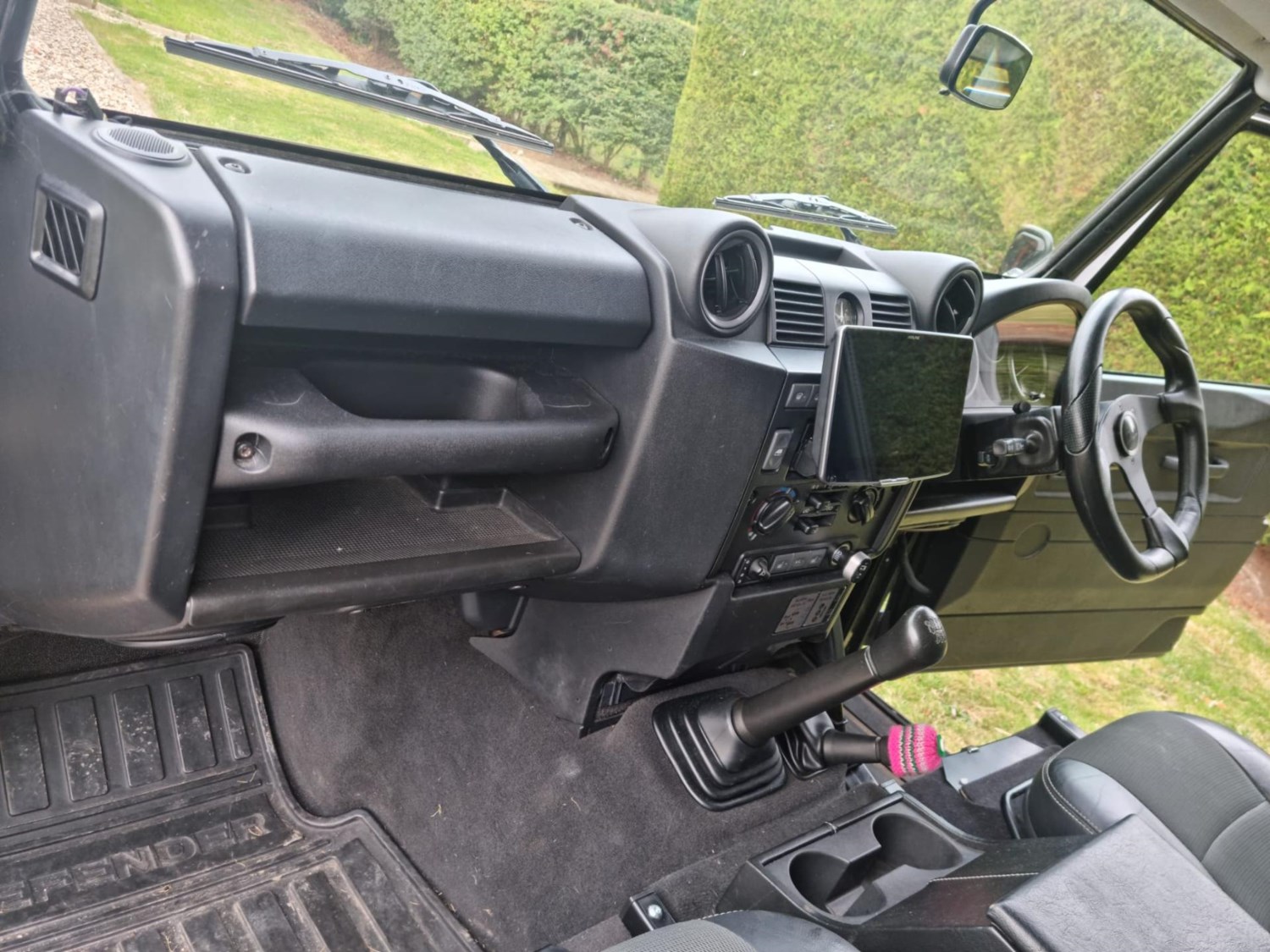 Land Rover Defender Listing Image