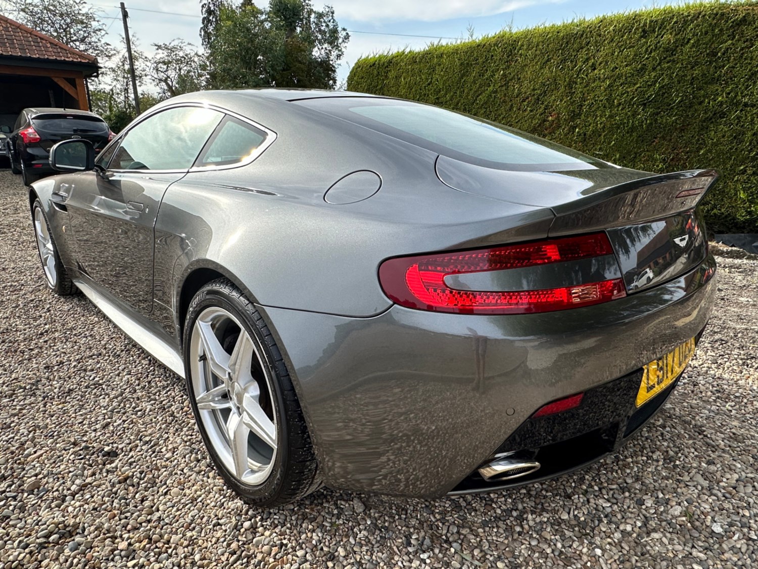 Aston Martin Vantage Listing Image