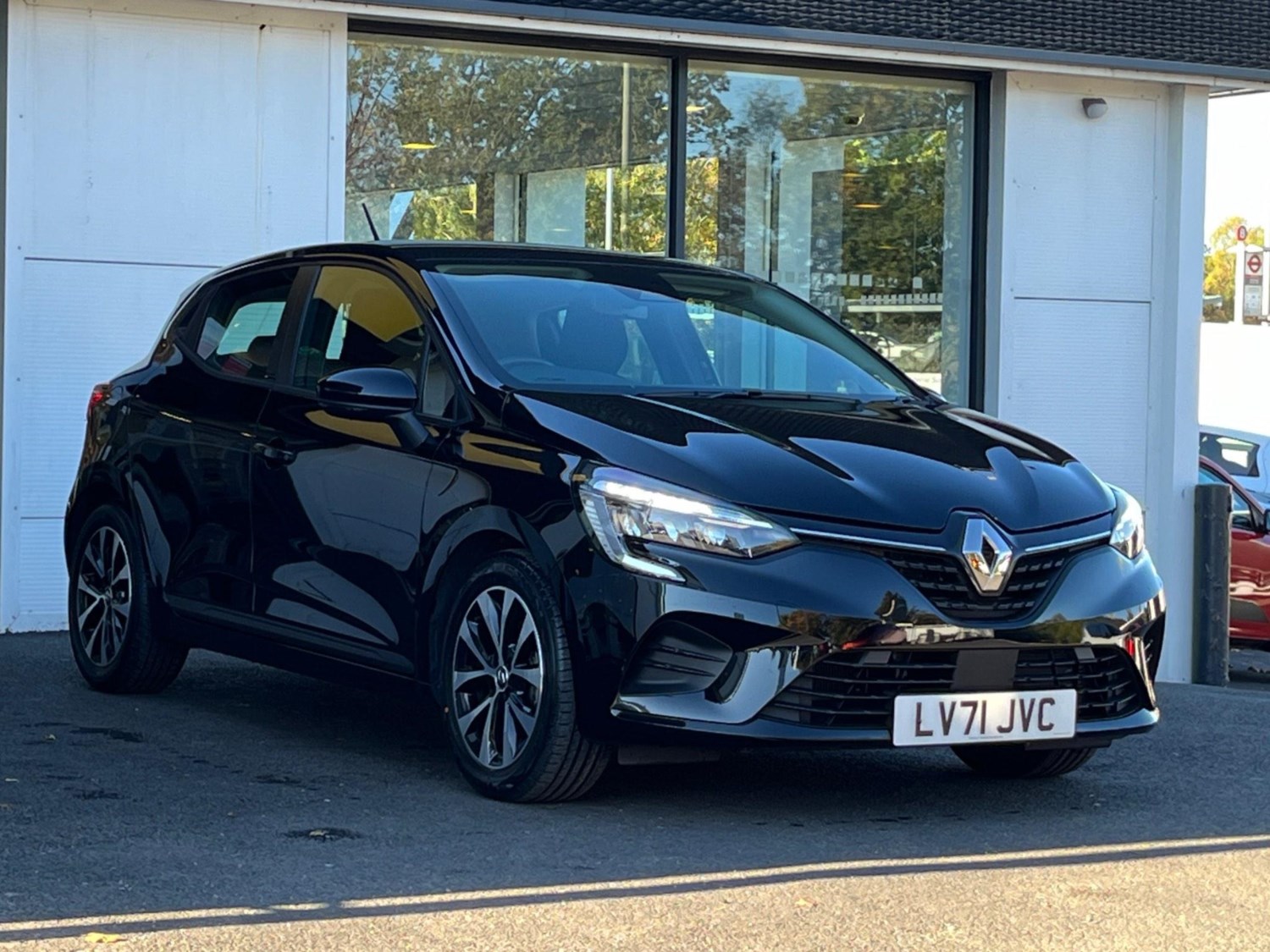 Renault Clio Listing Image