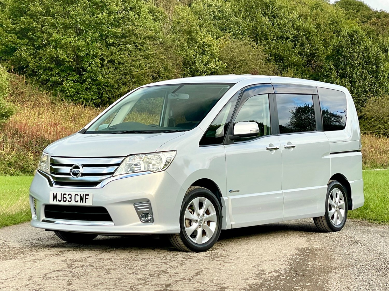 Nissan Serena Listing Image