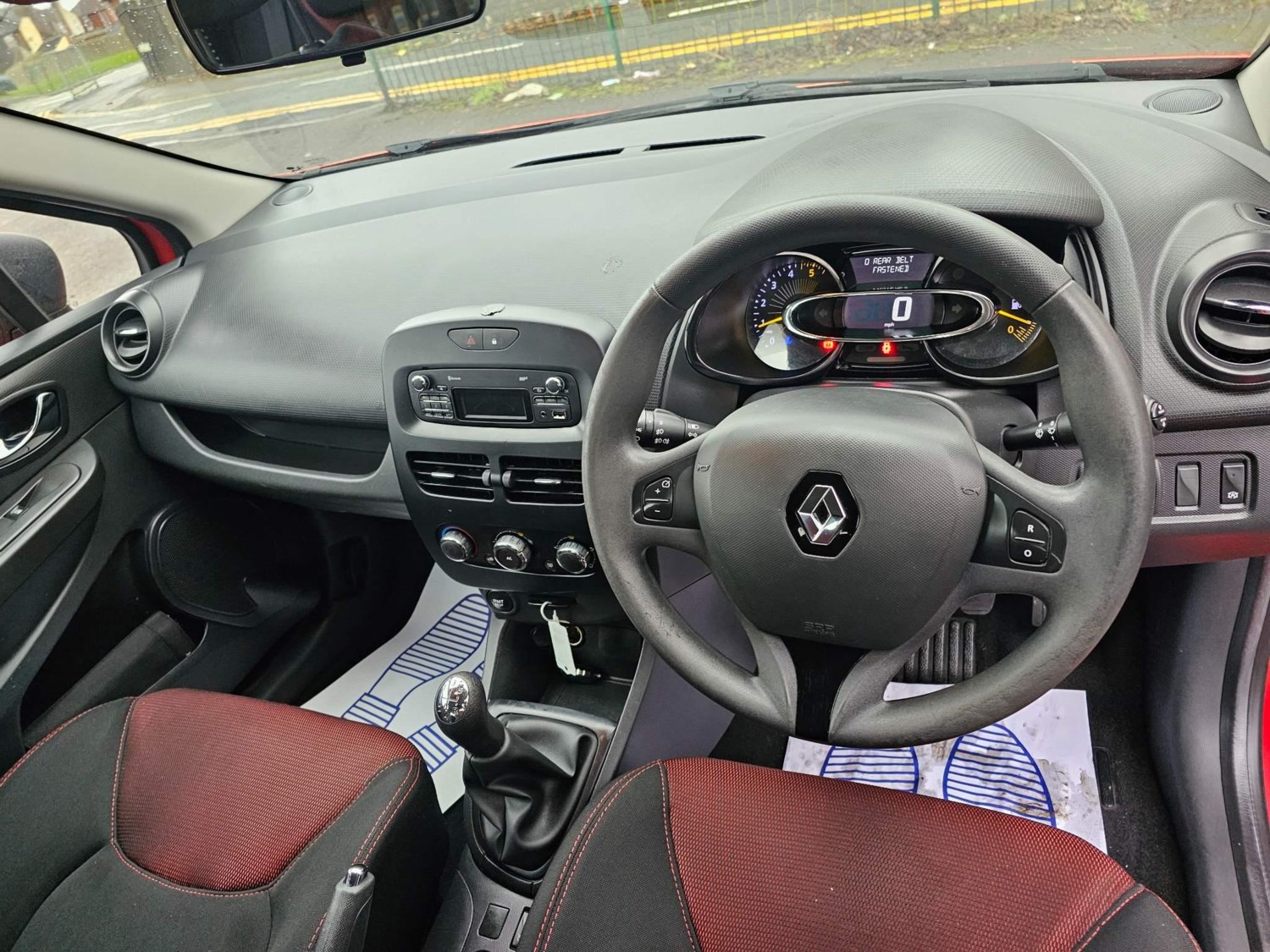 Renault Clio Listing Image