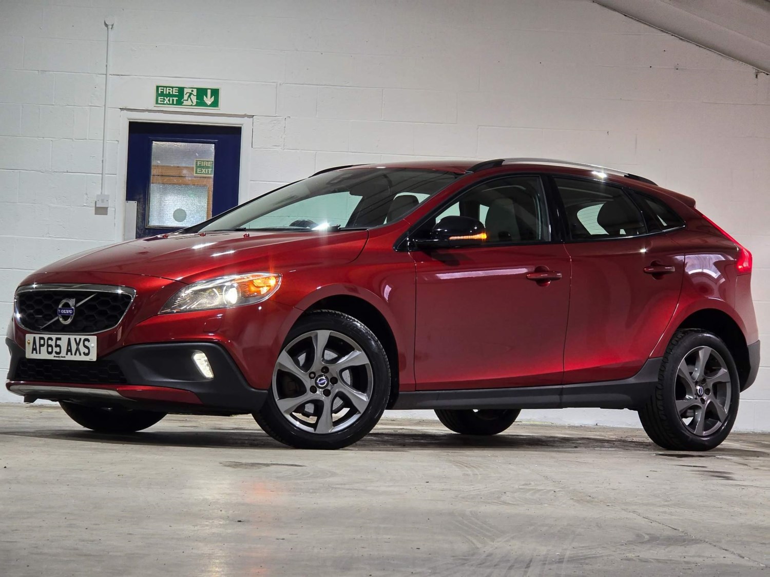 Volvo V40 Cross Country Listing Image