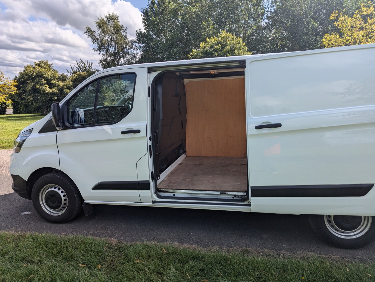 Ford Transit Custom Listing Image