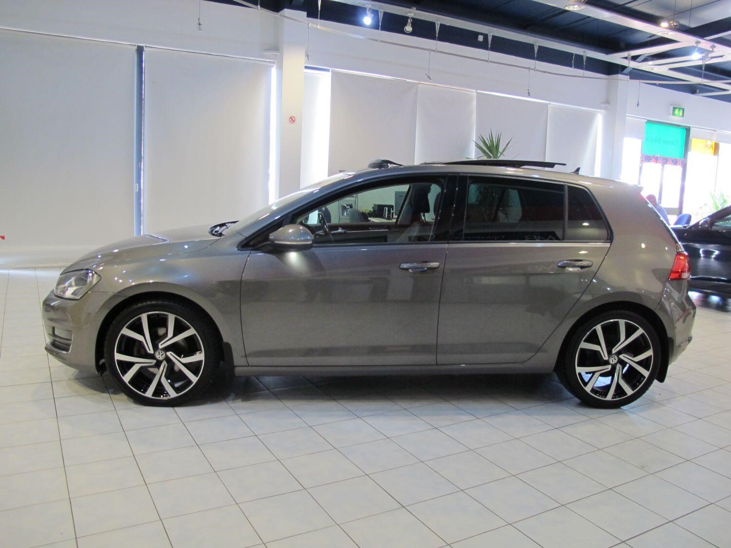 Volkswagen Golf Listing Image