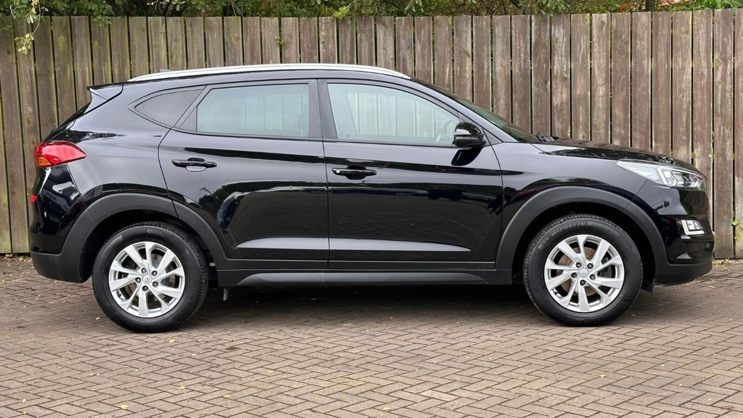 Hyundai TUCSON Listing Image