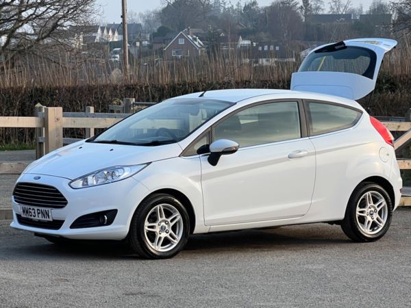2014 (63) Ford Fiesta 1.0 EcoBoost Zetec 3dr Low miles Full service history Beautiful For Sale In Flint, Flintshire