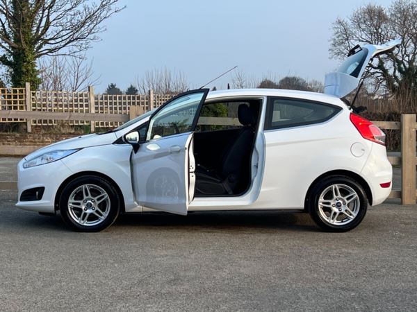 2014 (63) Ford Fiesta 1.0 EcoBoost Zetec 3dr Low miles Full service history Beautiful For Sale In Flint, Flintshire