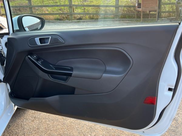 2014 (63) Ford Fiesta 1.0 EcoBoost Zetec 3dr Low miles Full service history Beautiful For Sale In Flint, Flintshire
