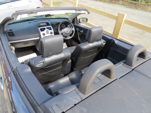 2010 (10) Renault Megane 1.9 dCi Dynamique S 2dr Non FAP Coupe Cabriolet Convertible For Sale In Flint, Flintshire