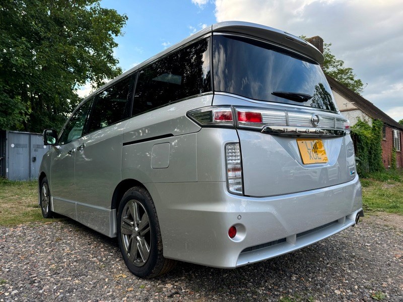 Nissan Elgrand Listing Image