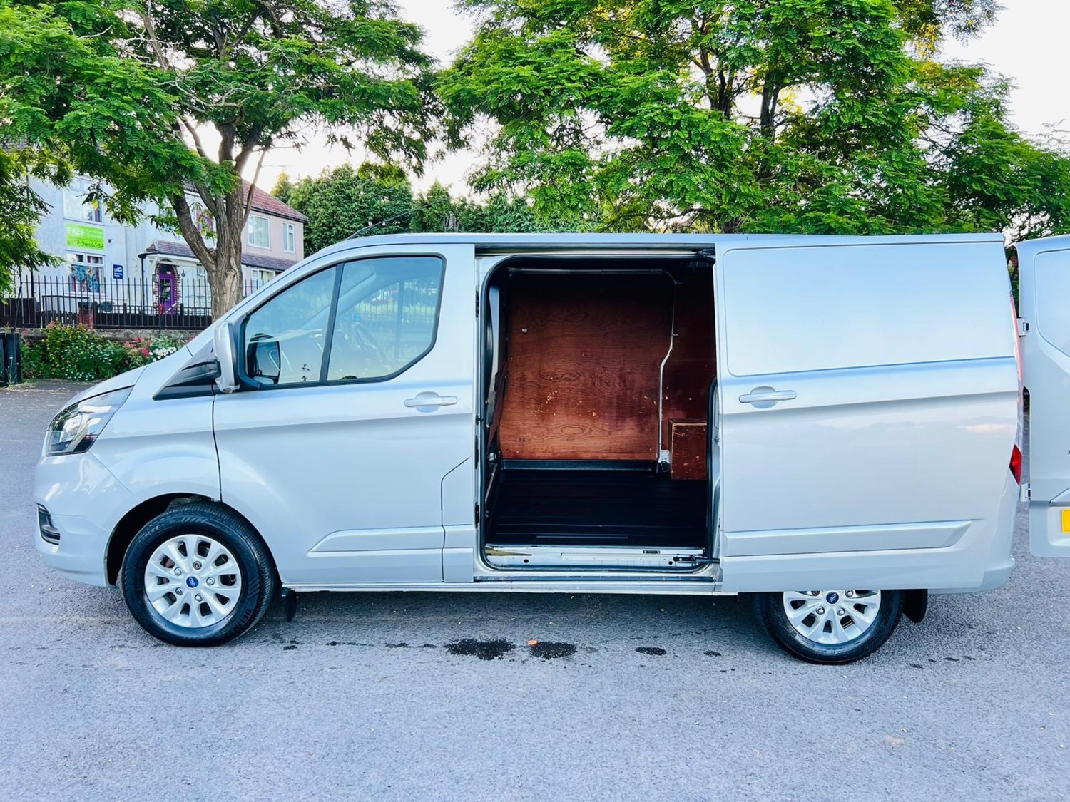 Ford Transit Custom Listing Image