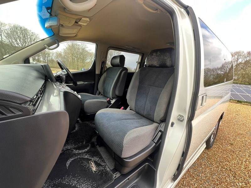 Nissan Elgrand Listing Image