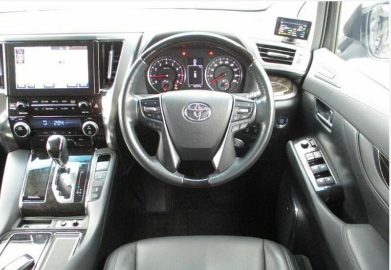 Toyota Vellfire Listing Image