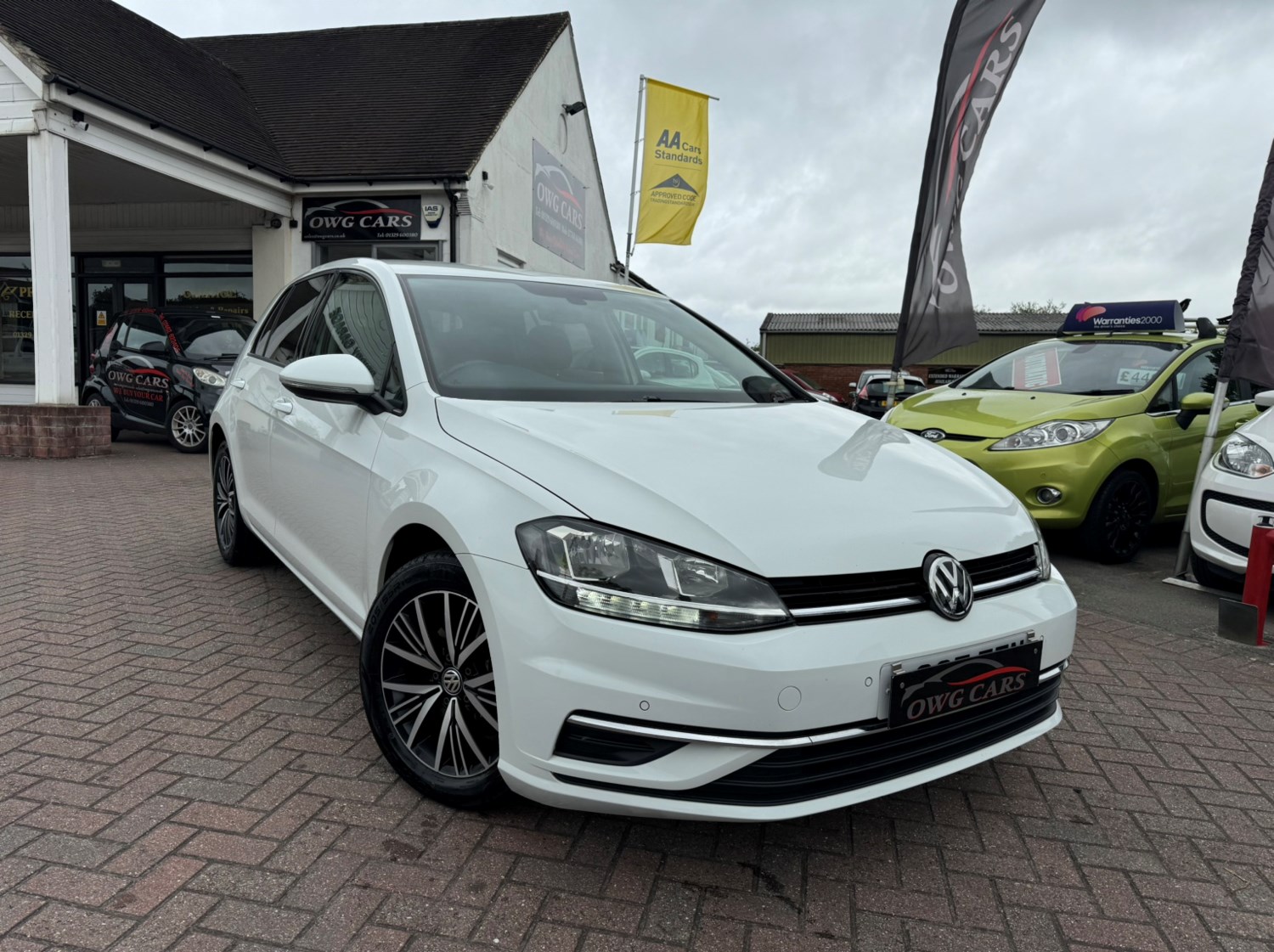 Volkswagen Golf Listing Image