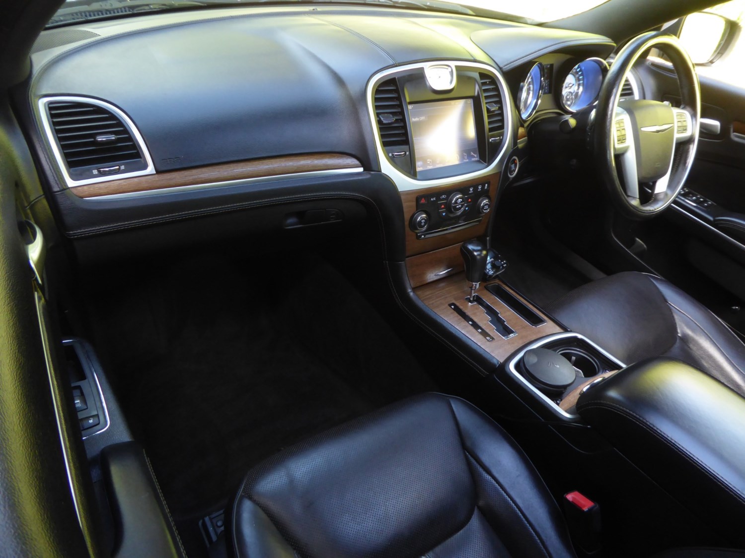 Chrysler 300C Listing Image