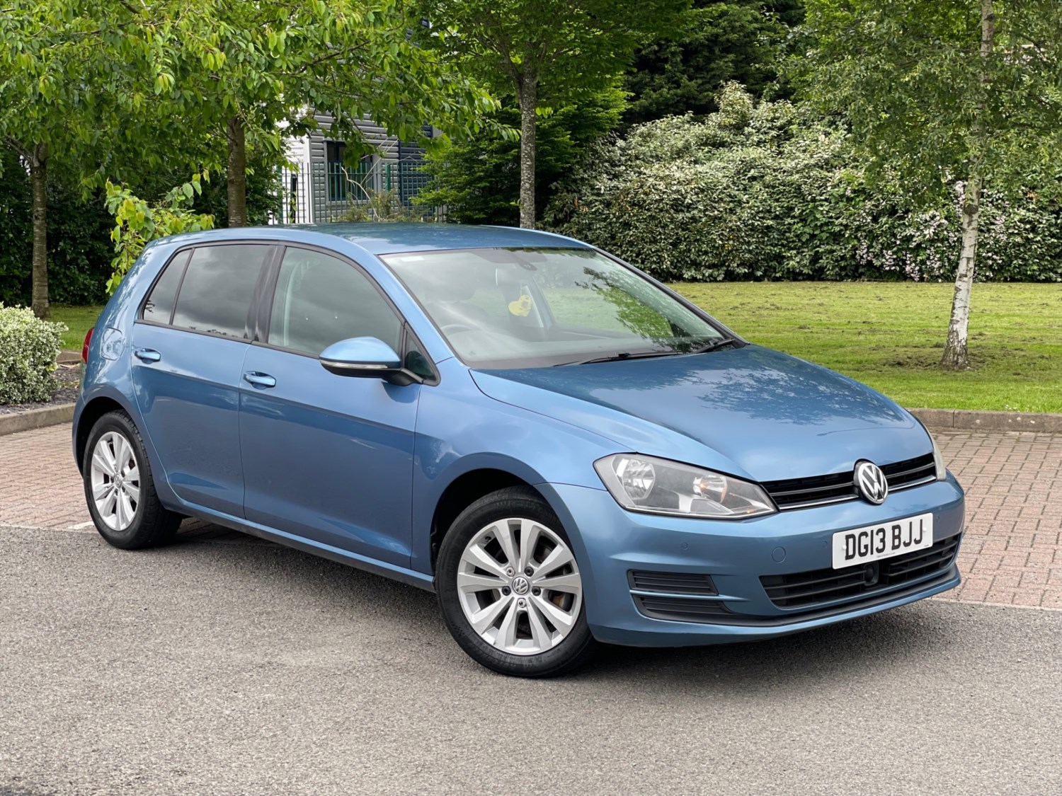 Volkswagen Golf Listing Image