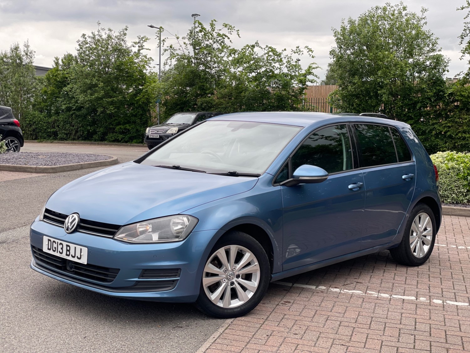 Volkswagen Golf Listing Image