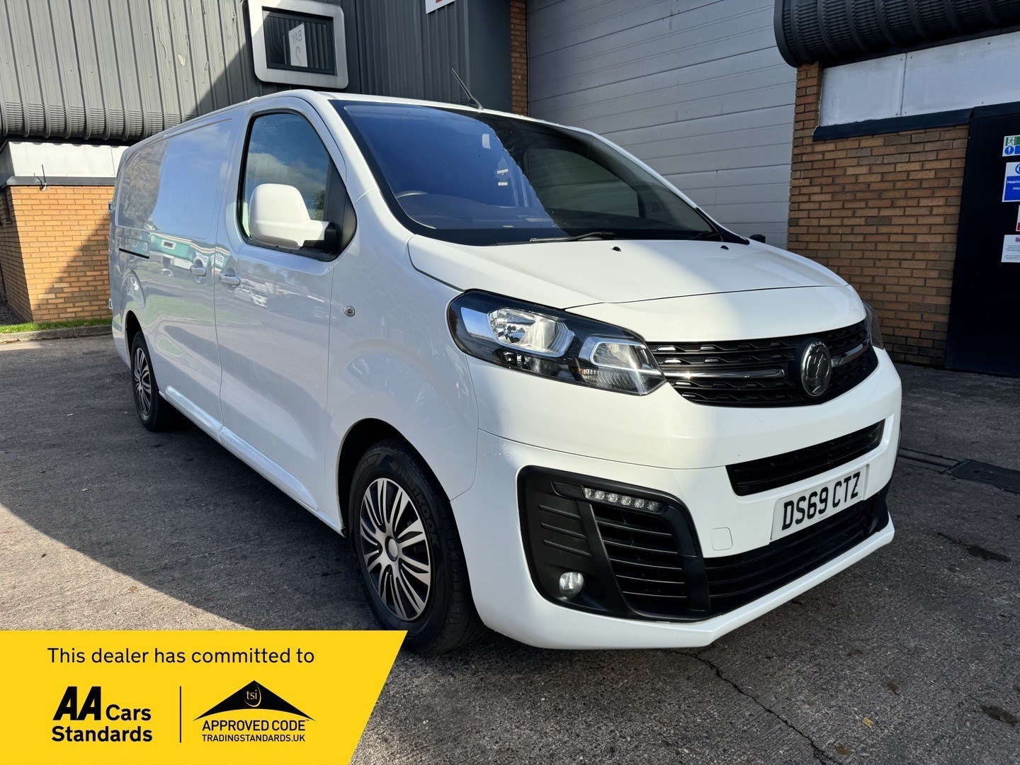 Vauxhall Vivaro Listing Image