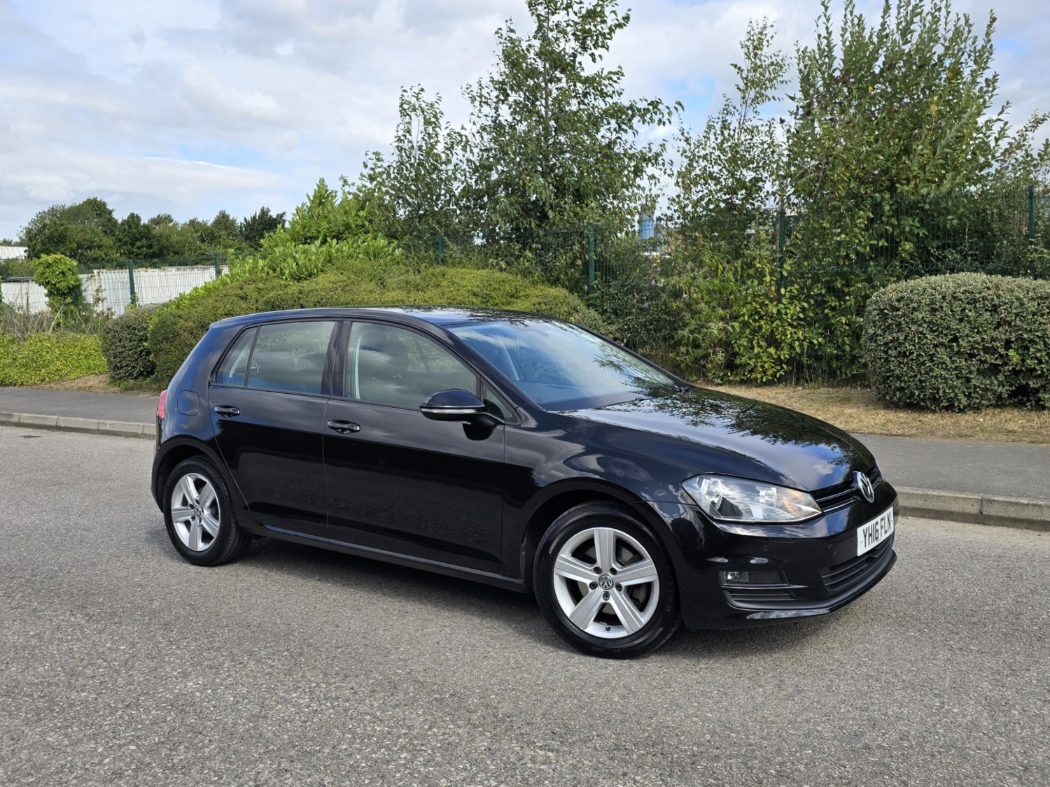 Volkswagen Golf Listing Image