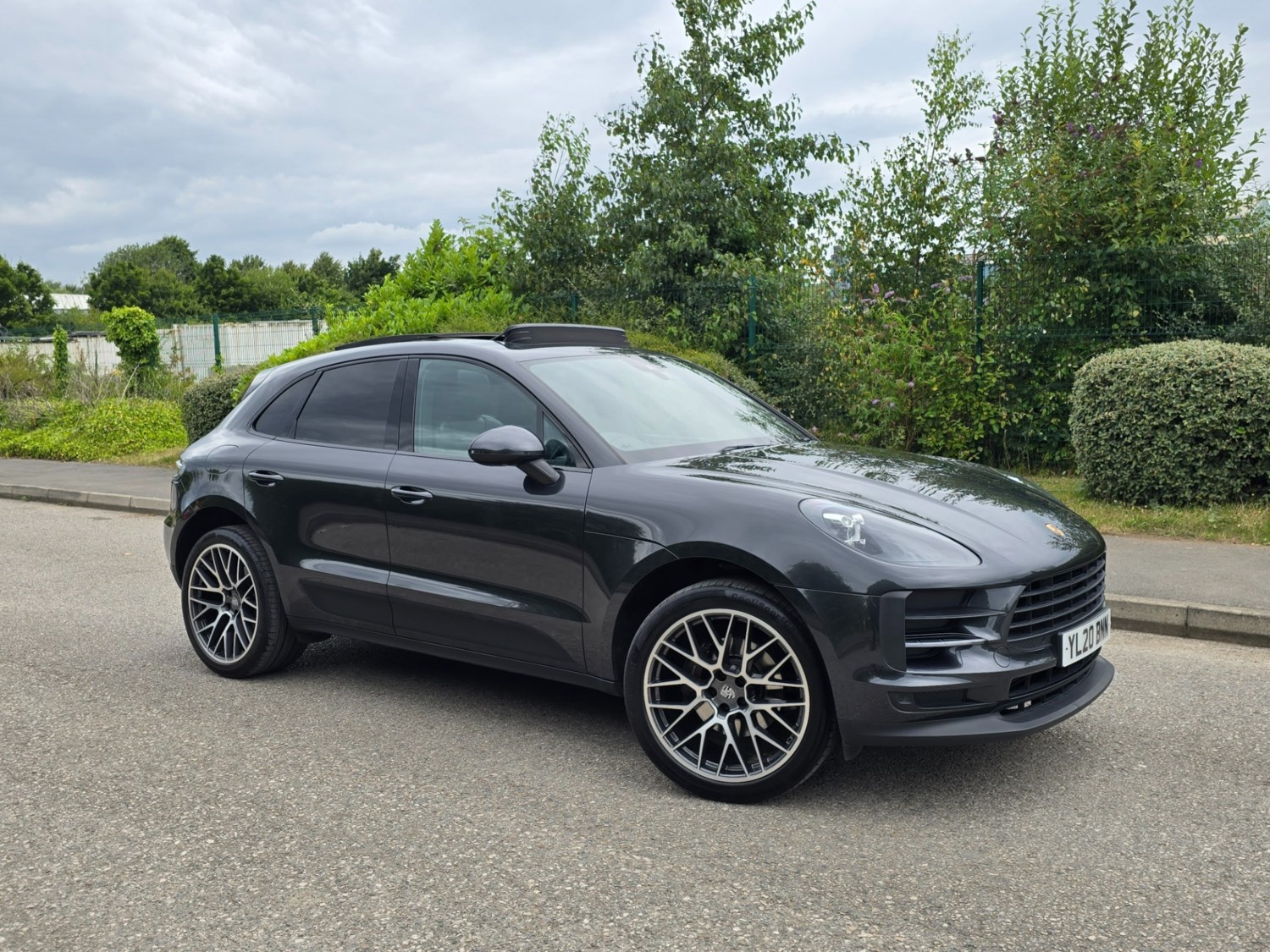 Porsche Macan Listing Image