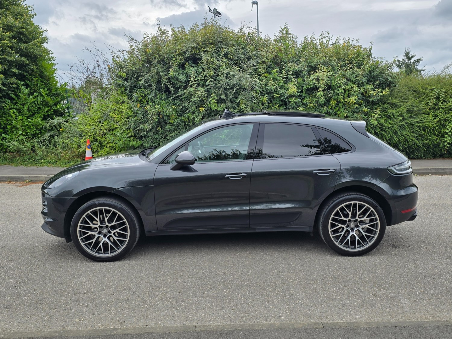 Porsche Macan Listing Image