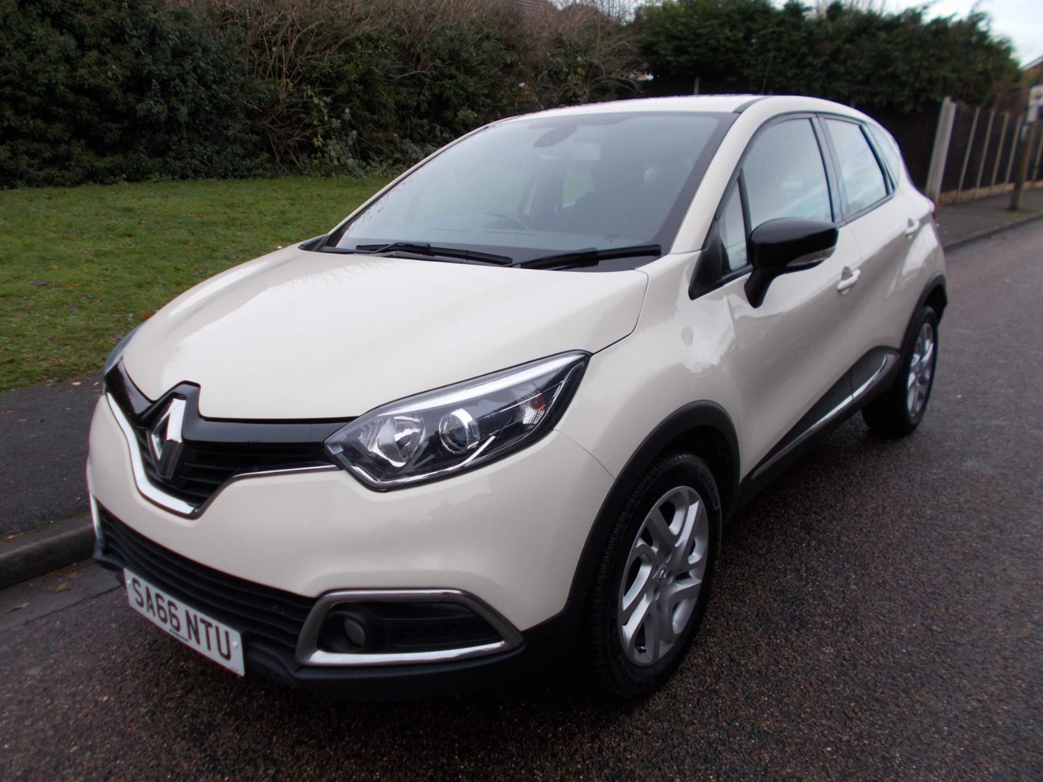 Renault Captur Listing Image