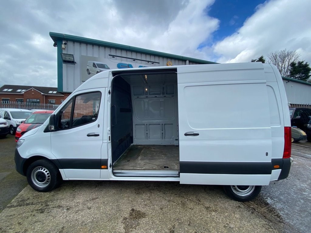 Mercedes-Benz Sprinter Listing Image