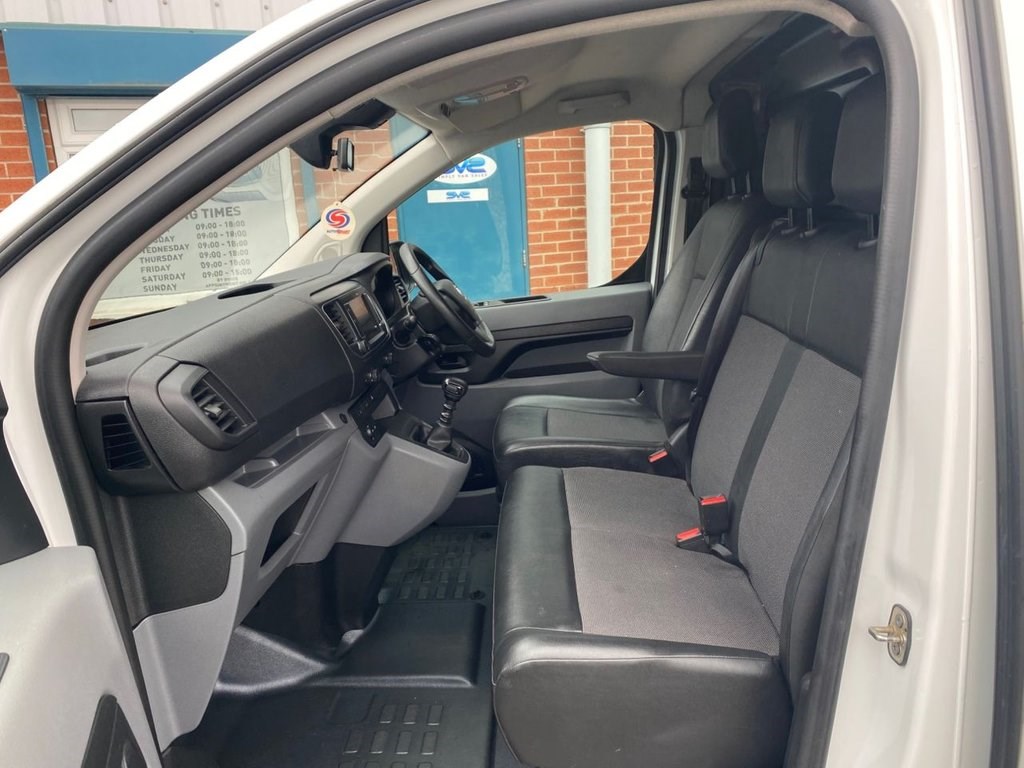 Vauxhall Vivaro Listing Image