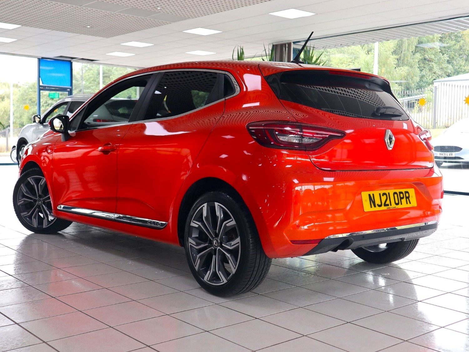 Renault Clio Listing Image