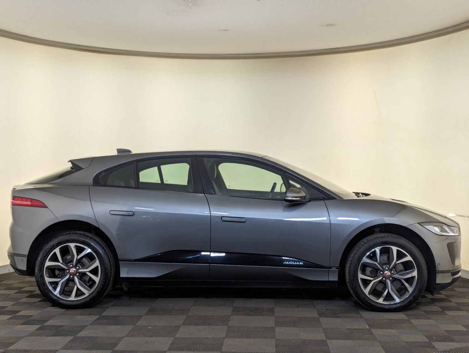 Jaguar I-PACE Listing Image