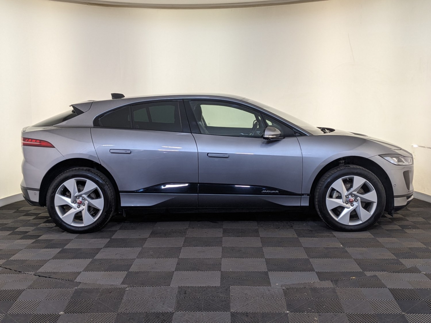 Jaguar I-PACE Listing Image